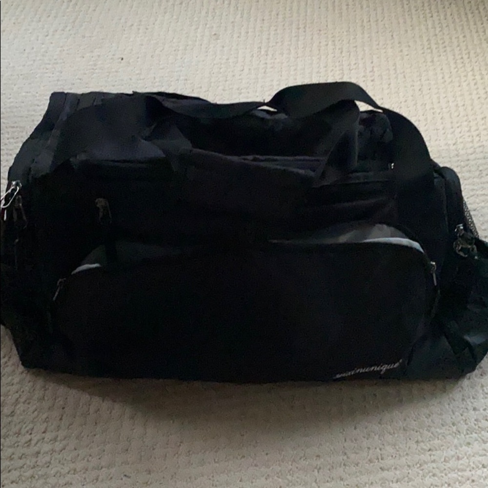 Basic black gym bag